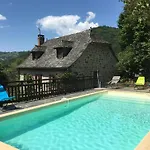 בית נופש Maison Aveyron Avec Piscine Bord De *