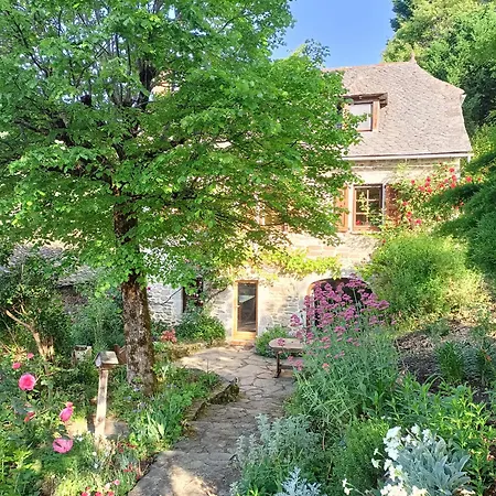 Maison Aveyron Avec Piscine Bord De Saint-Hippolyte (Aveyron)