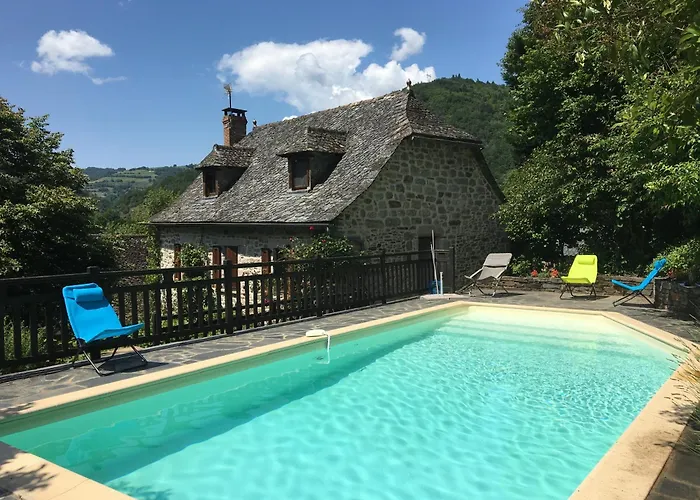 בית נופש Maison Aveyron Avec Piscine Bord De *