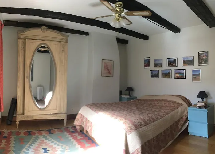 Maison Aveyron Avec Piscine Bord De Сasa de vacaciones *