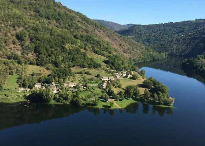 Maison Aveyron Avec Piscine Bord De Сasa de vacaciones